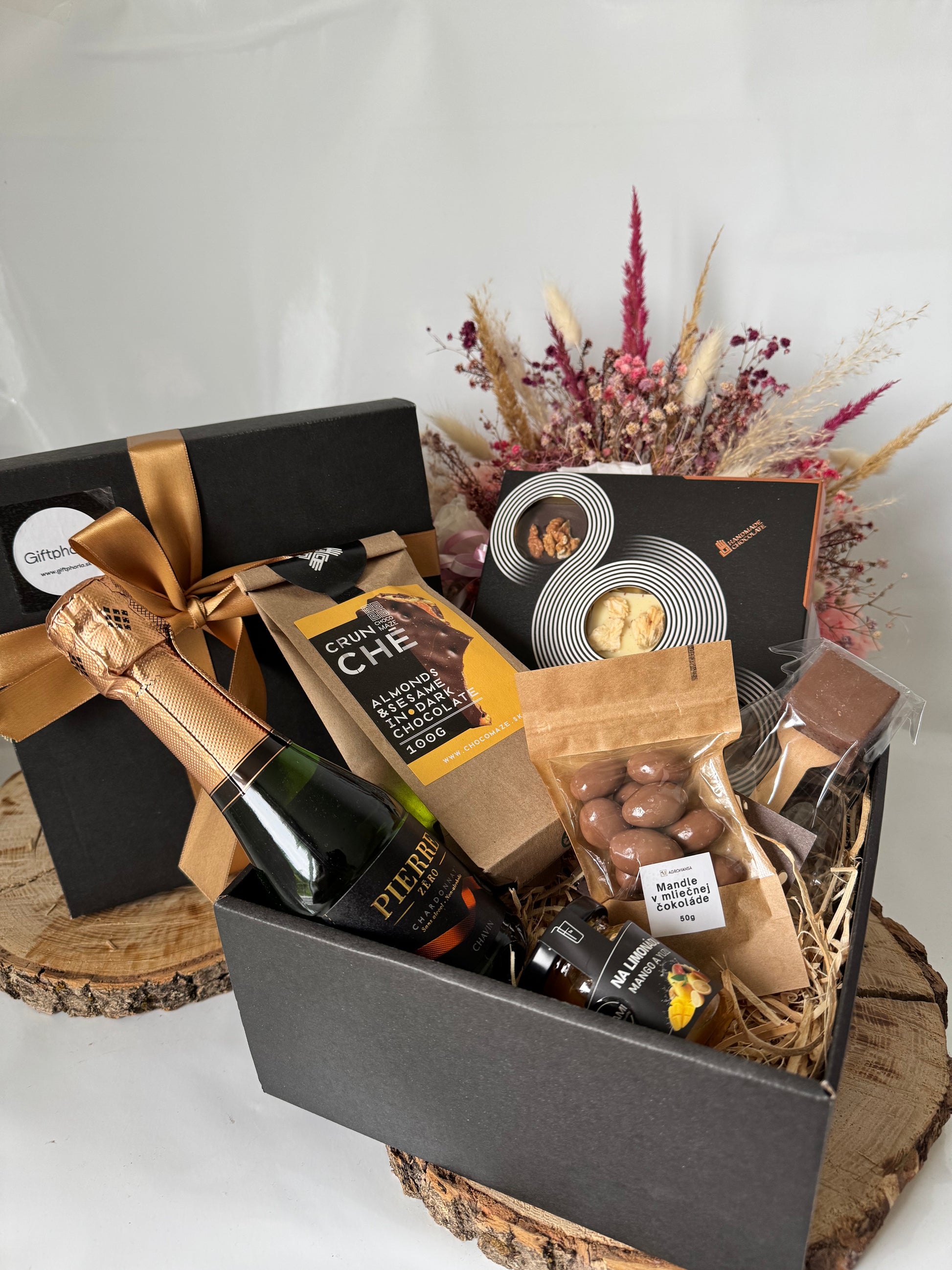 Gift box - Chocolate and Nuts