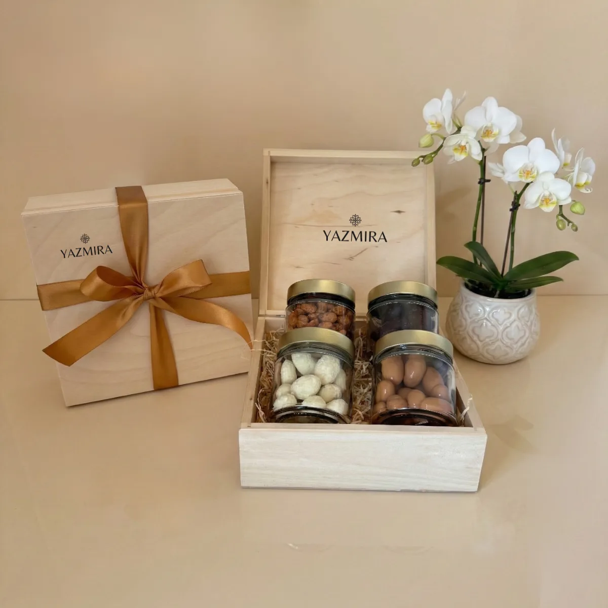 Golden Snack Collection – Salted Caramel & Chocolate Almonds